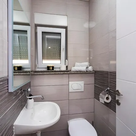 M&M Pelivan Apartment Kastela Exterior photo
