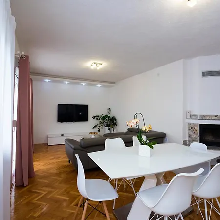 M&M Pelivan Apartment Kastela Exterior photo