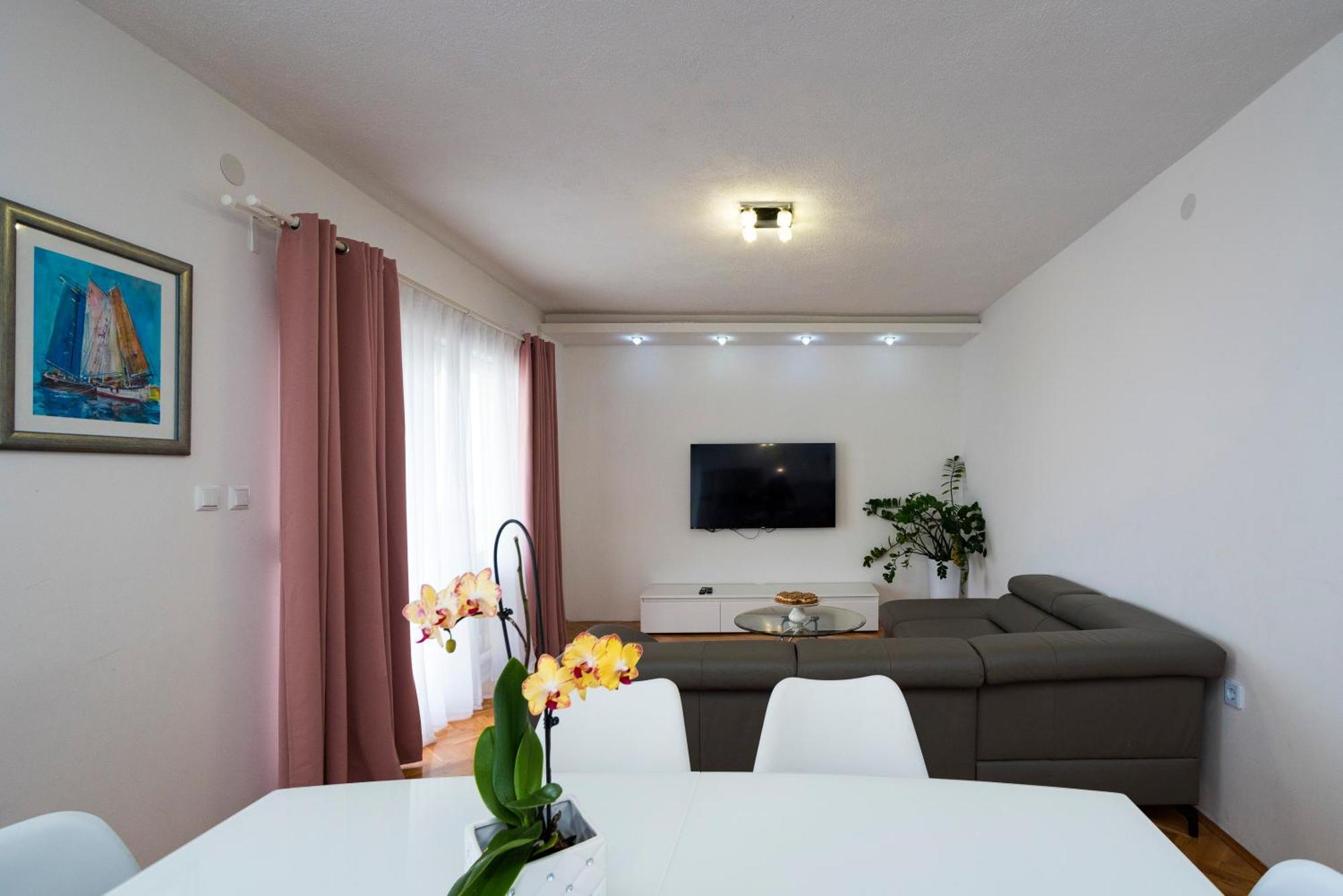 M&m Pelivan Apartment *